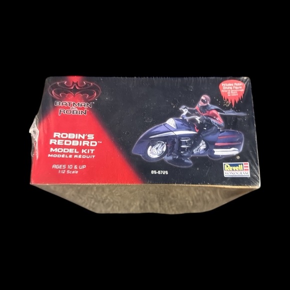 Batman & Robin Red Model Kit - Picture 2 of 3